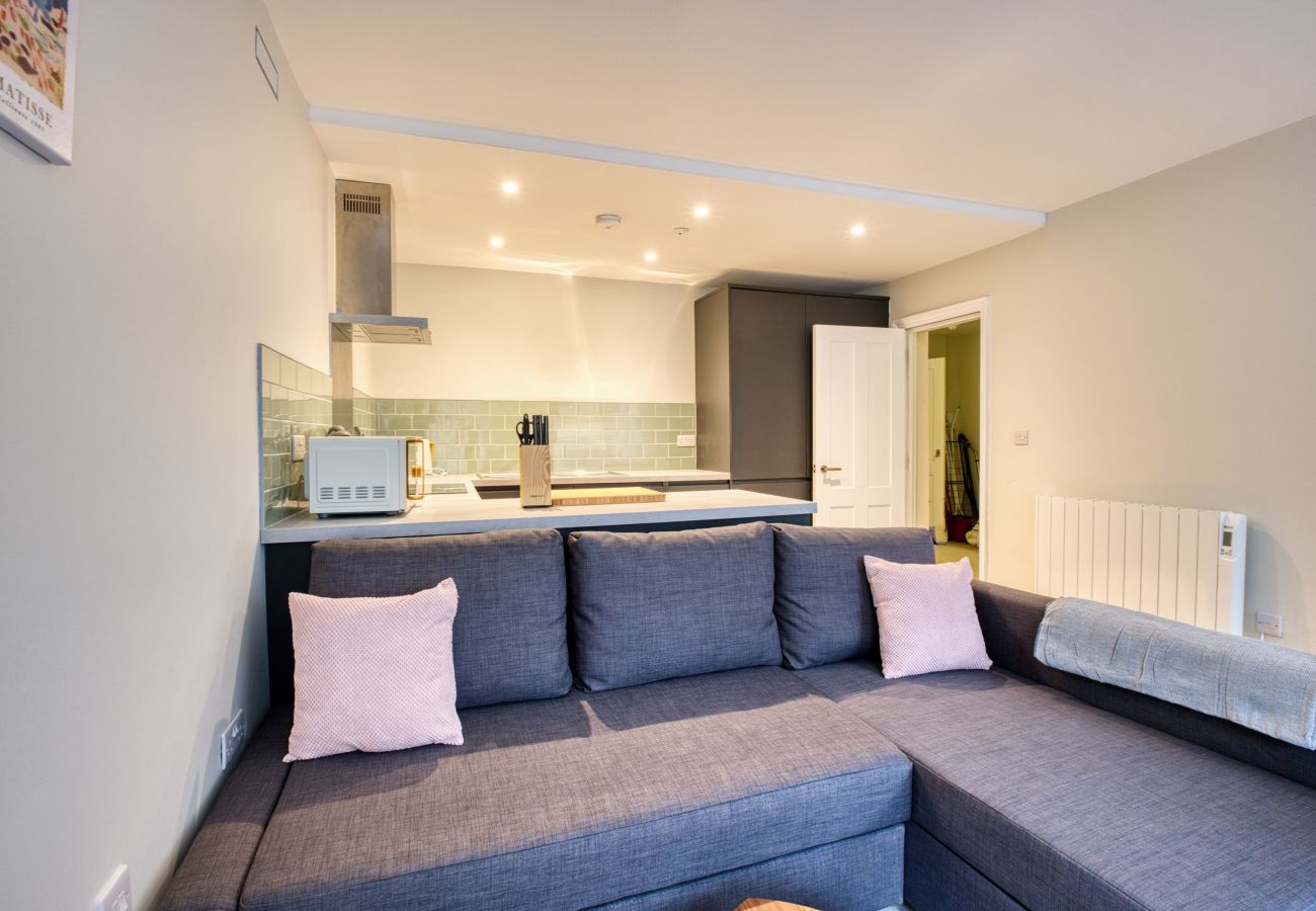 Apartment in Cheltenham - Black Caviar 2 Bedroom Apartment, Cheltenham by mySTAYINN
