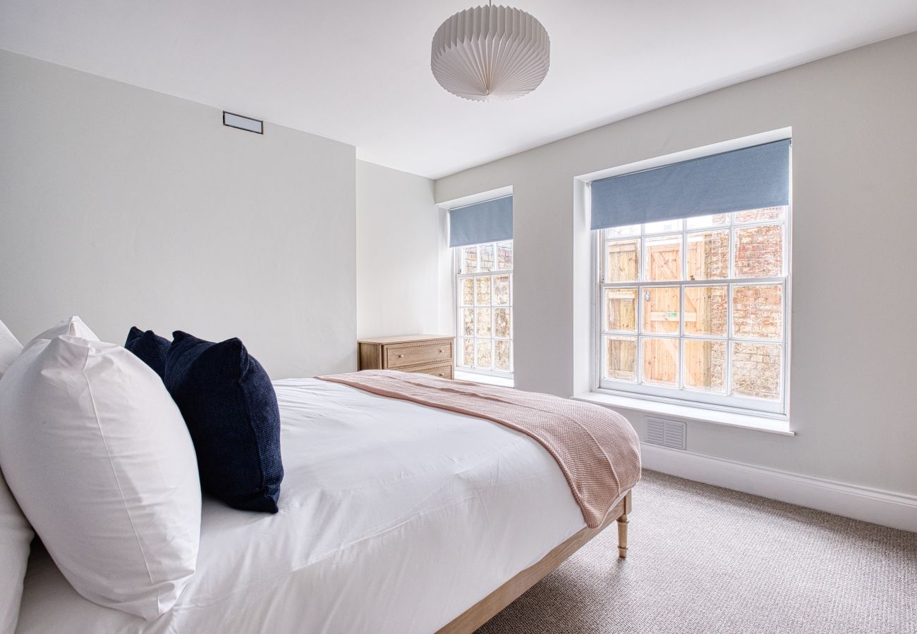 Apartment in Cheltenham - Black Caviar 2 Bedroom Apartment, Cheltenham by mySTAYINN