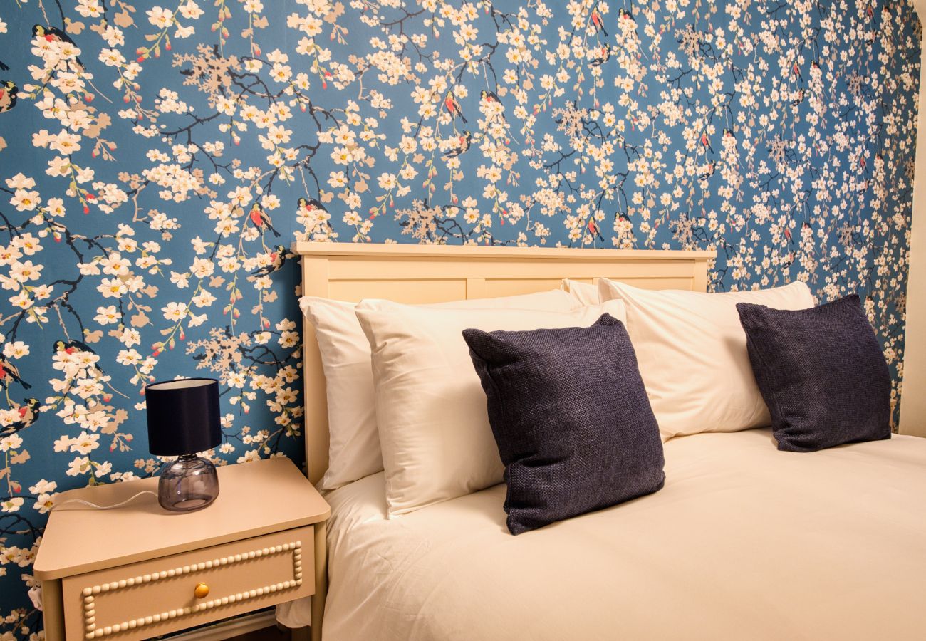 Apartment in Cheltenham - Black Caviar 2 Bedroom Apartment, Cheltenham by mySTAYINN