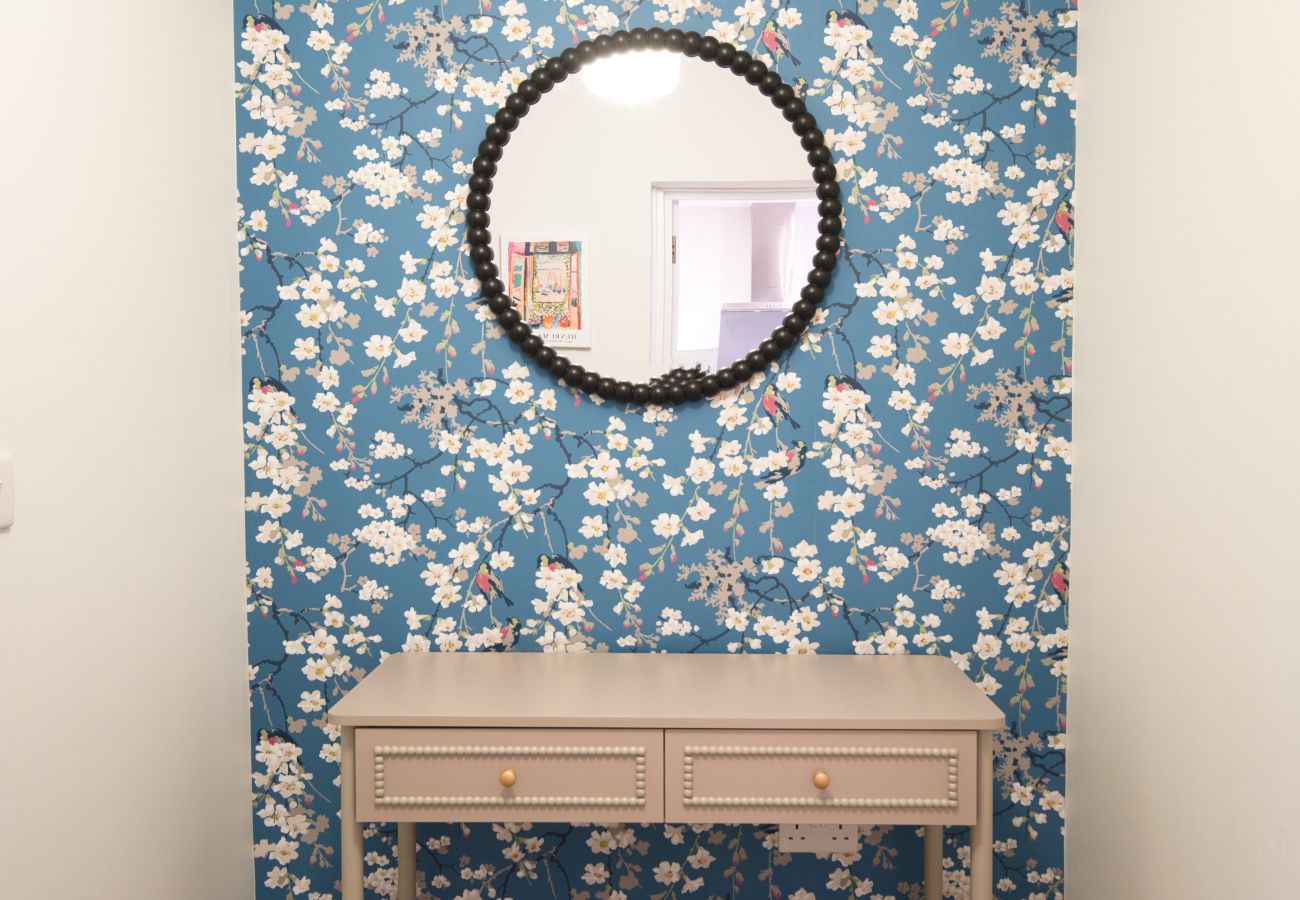 Apartment in Cheltenham - Black Caviar 2 Bedroom Apartment, Cheltenham by mySTAYINN