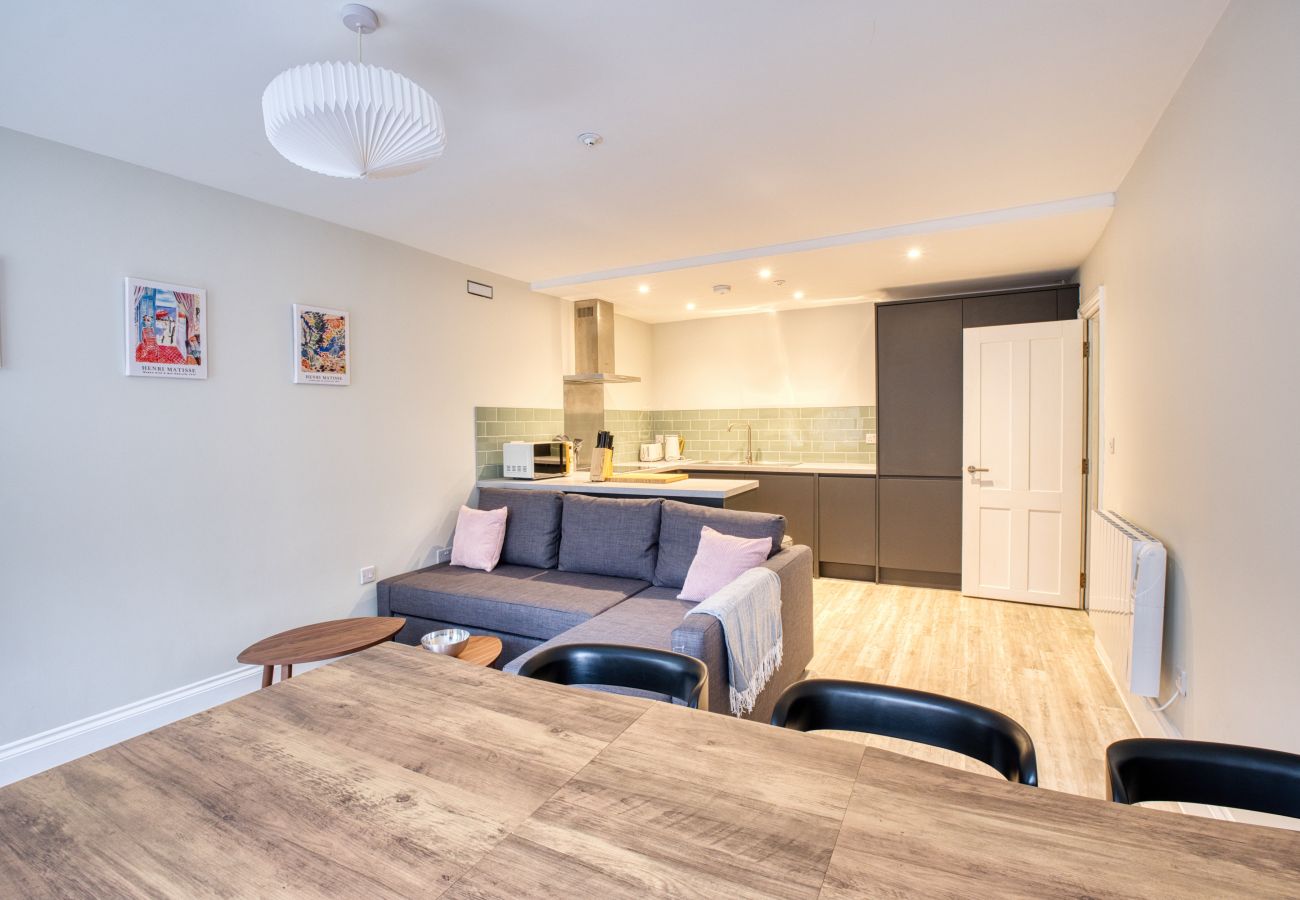 Apartment in Cheltenham - Black Caviar 2 Bedroom Apartment, Cheltenham by mySTAYINN