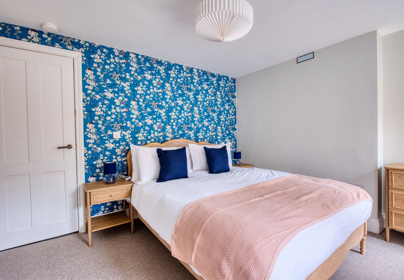 Apartment in Cheltenham - Black Caviar 2 Bedroom Apartment, Cheltenham by mySTAYINN