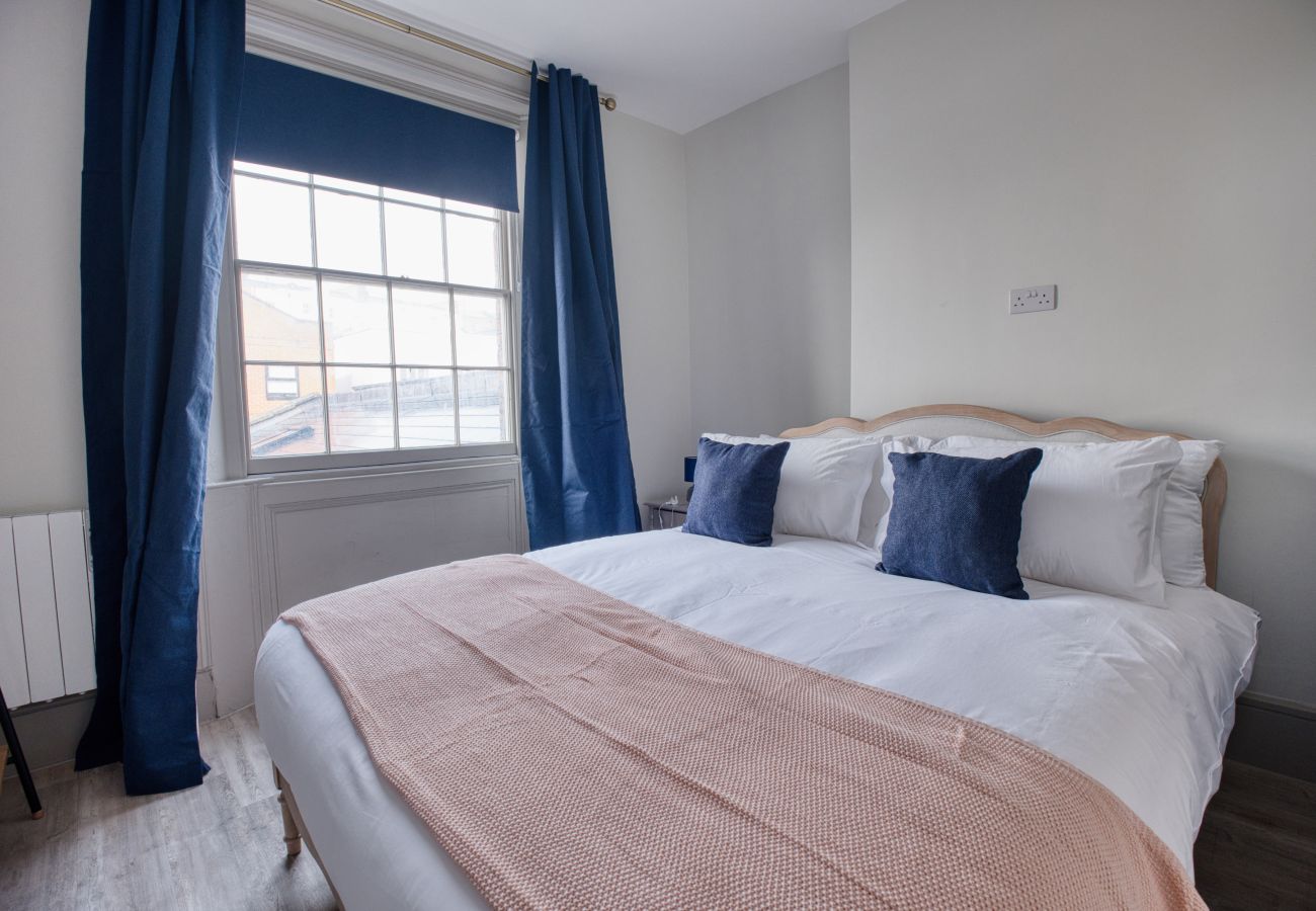 Apartment in Cheltenham - Frankel 3 Bedroom Apartment, Cheltenham by mySTAYINN