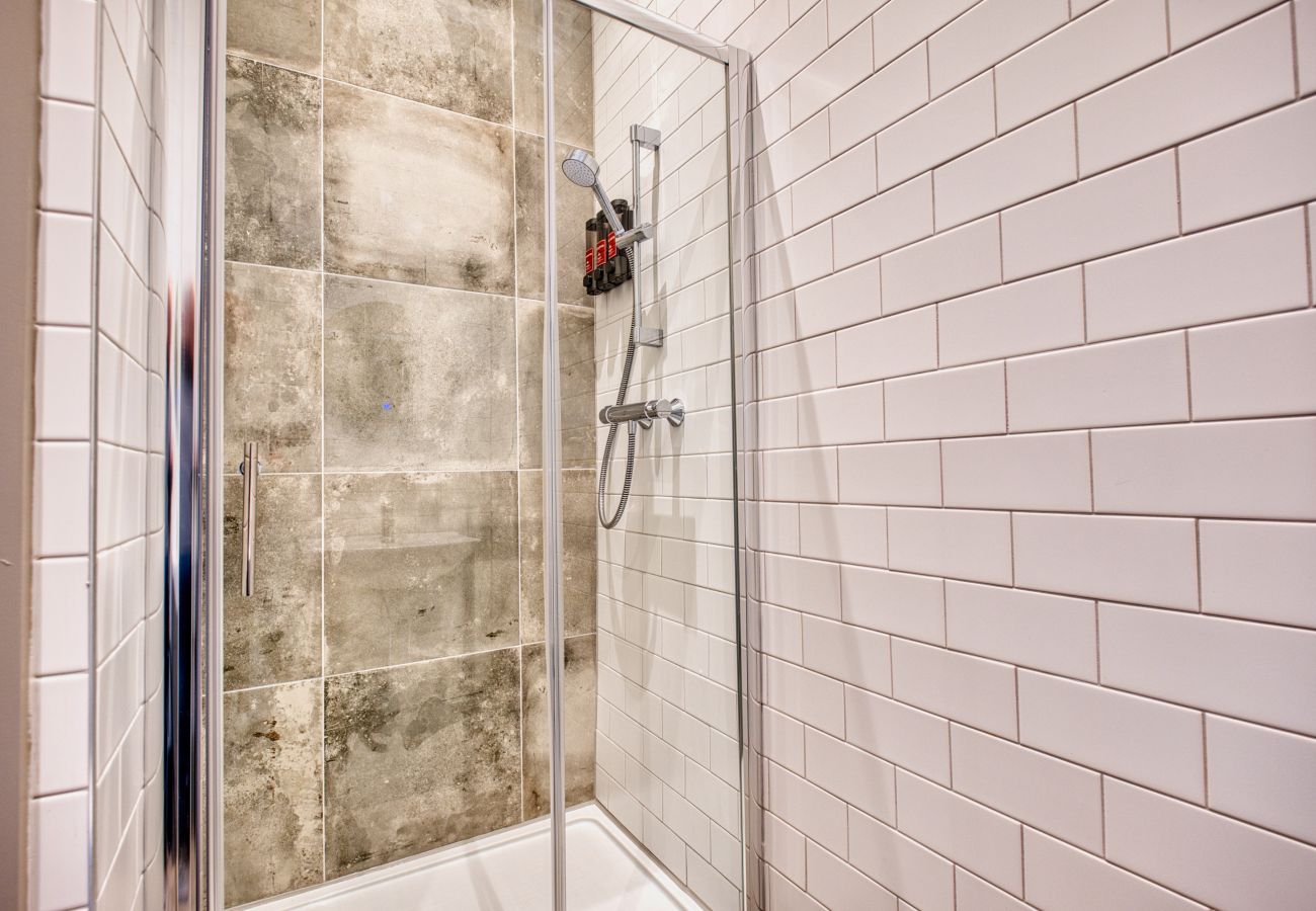 Apartment in Cheltenham - Frankel 3 Bedroom Apartment, Cheltenham by mySTAYINN