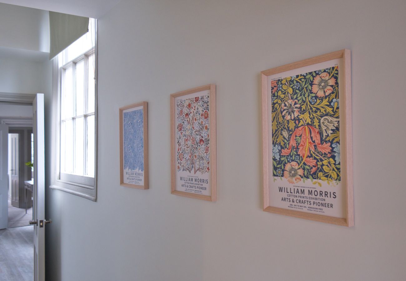 Apartment in Cheltenham - Frankel 3 Bedroom Apartment, Cheltenham by mySTAYINN