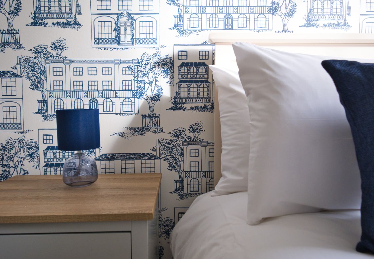 Apartment in Cheltenham - Frankel 3 Bedroom Apartment, Cheltenham by mySTAYINN