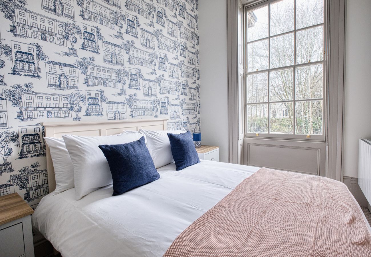 Apartment in Cheltenham - Frankel 3 Bedroom Apartment, Cheltenham by mySTAYINN