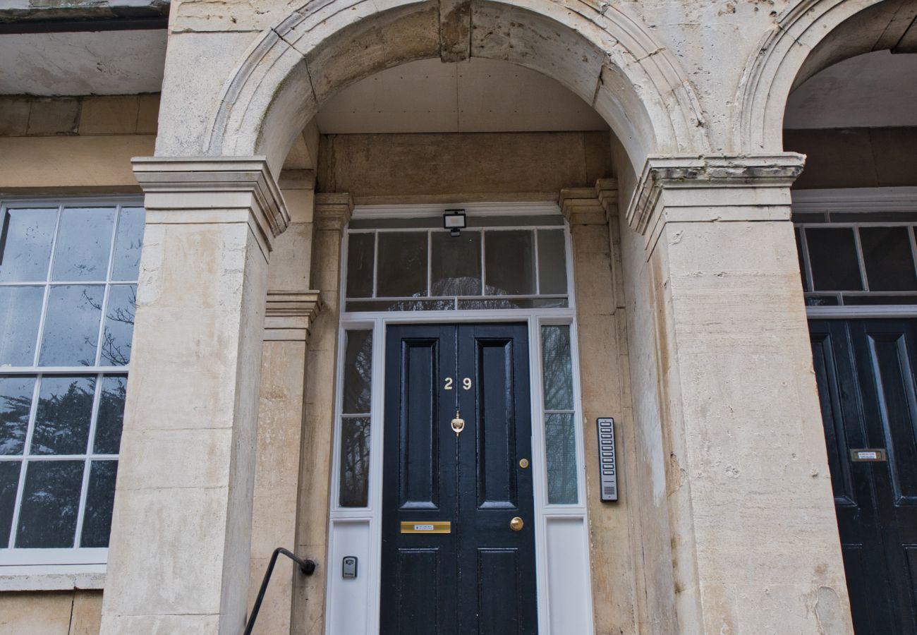 Apartment in Cheltenham - Frankel 3 Bedroom Apartment, Cheltenham by mySTAYINN