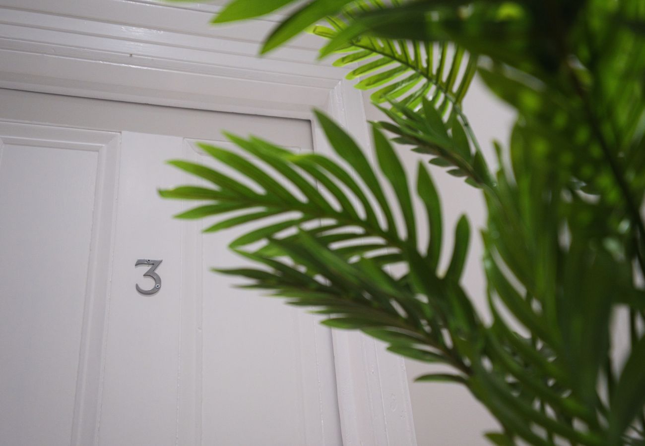 Apartment in Cheltenham - Lansdown 1 Bedroom Apartment, Cheltenham by mySTAYINN