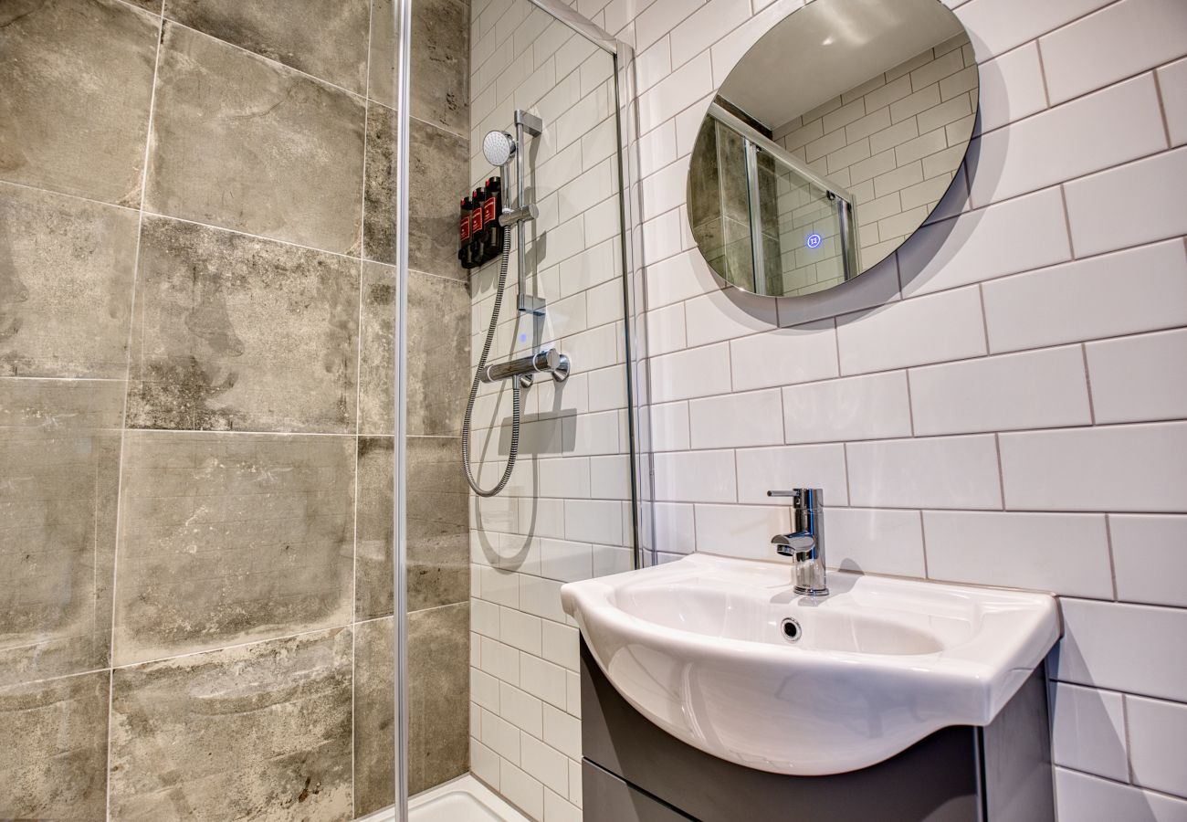 Apartment in Cheltenham - Lansdown 1 Bedroom Apartment, Cheltenham by mySTAYINN