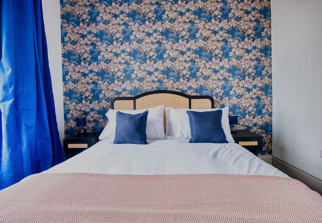 Apartment in Cheltenham - Lansdown 1 Bedroom Apartment, Cheltenham by mySTAYINN