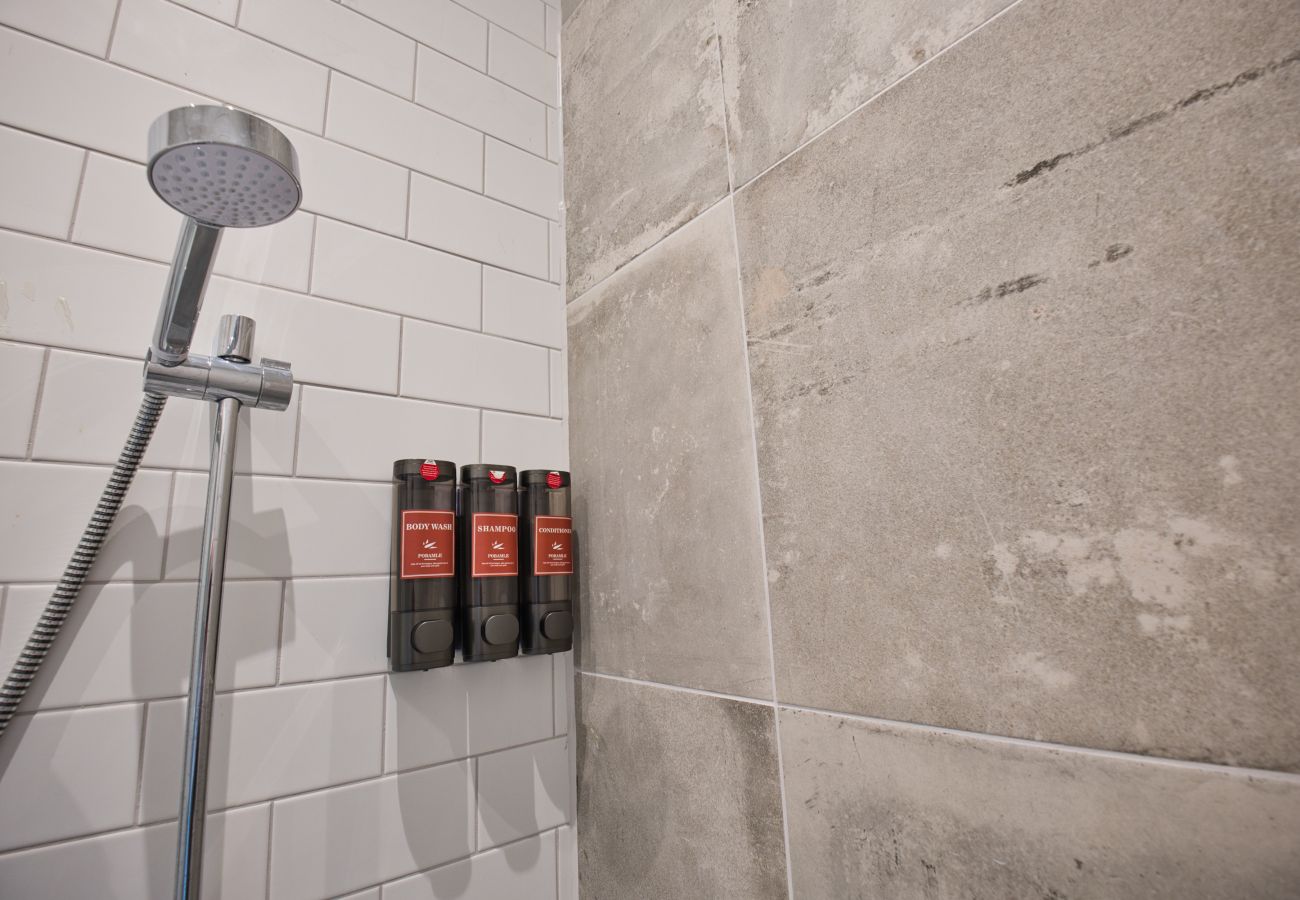 Apartment in Cheltenham - Montpellier 1 Bedroom Apartment, Cheltenham  by mySTAYINN