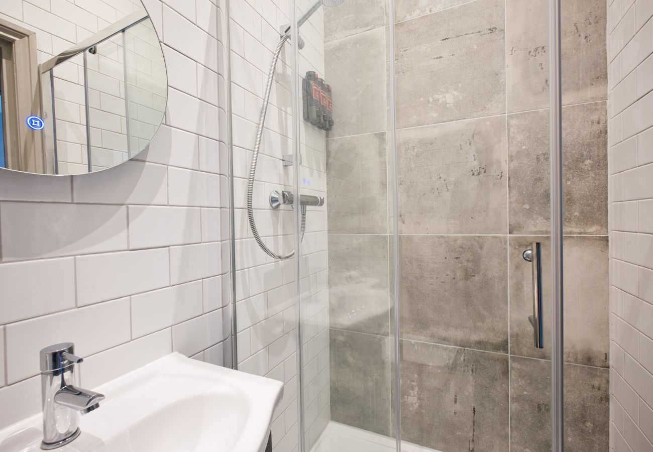 Apartment in Cheltenham - Montpellier 1 Bedroom Apartment, Cheltenham  by mySTAYINN