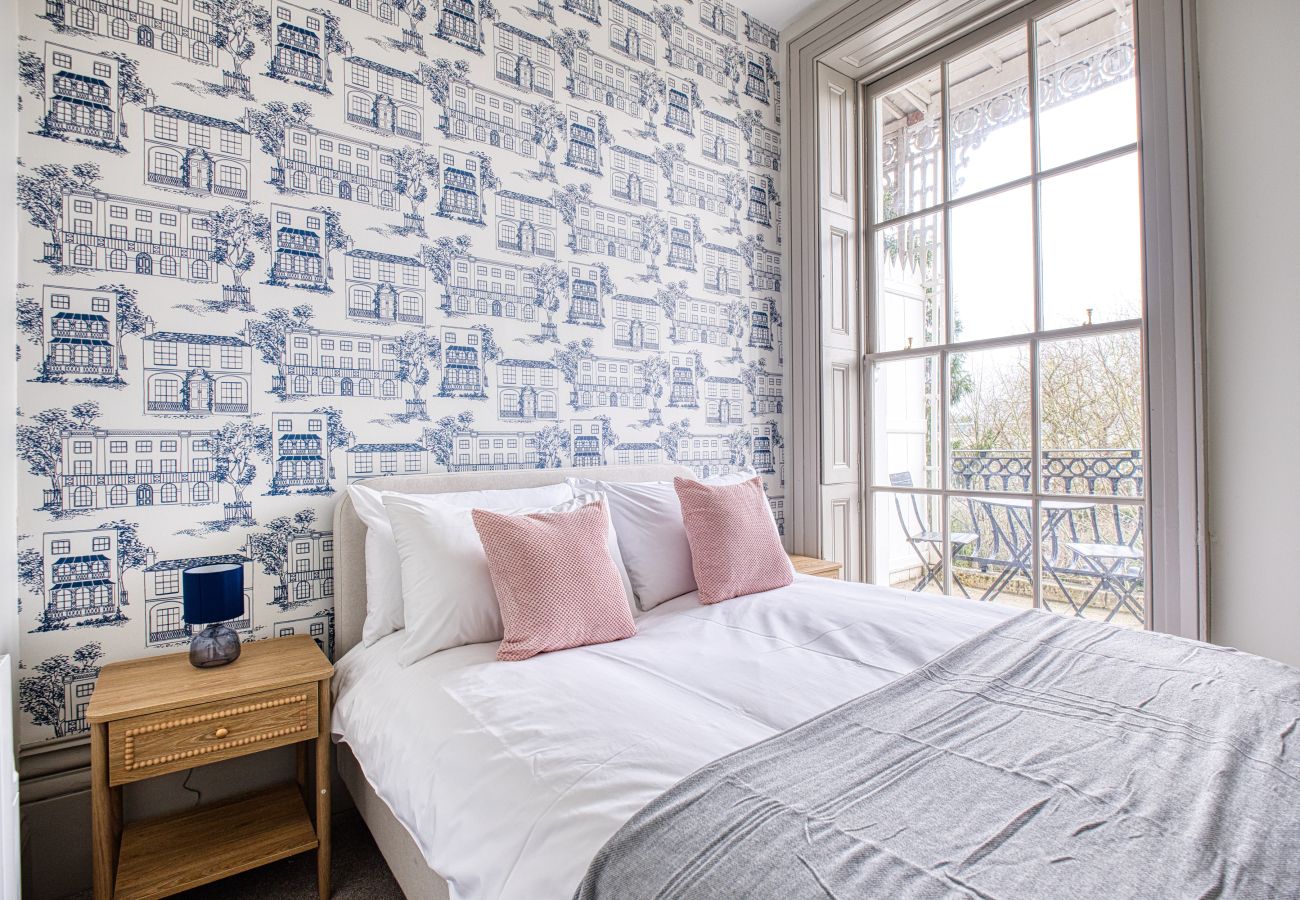 Apartment in Cheltenham - Montpellier 1 Bedroom Apartment, Cheltenham  by mySTAYINN