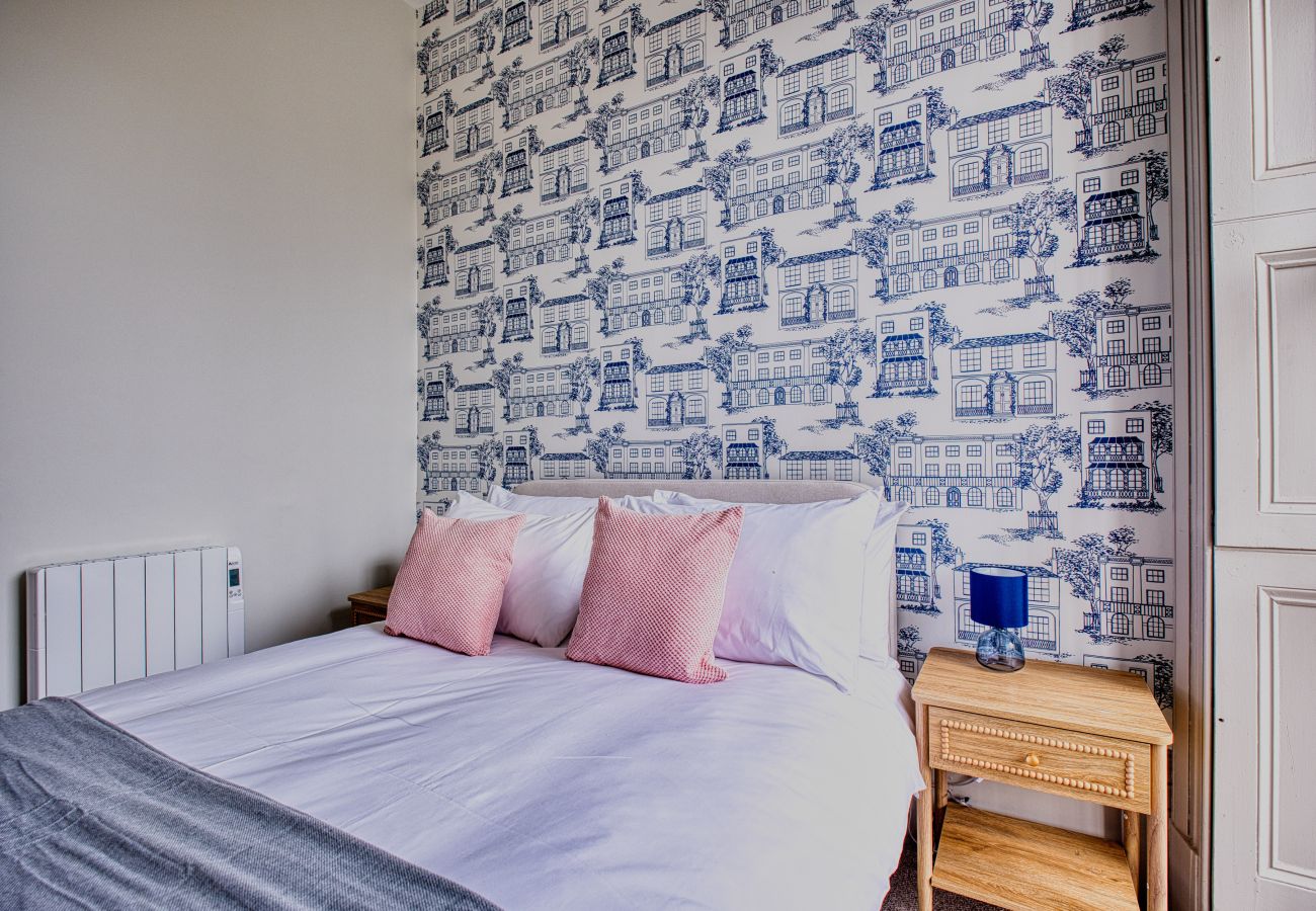 Apartment in Cheltenham - Montpellier 1 Bedroom Apartment, Cheltenham  by mySTAYINN