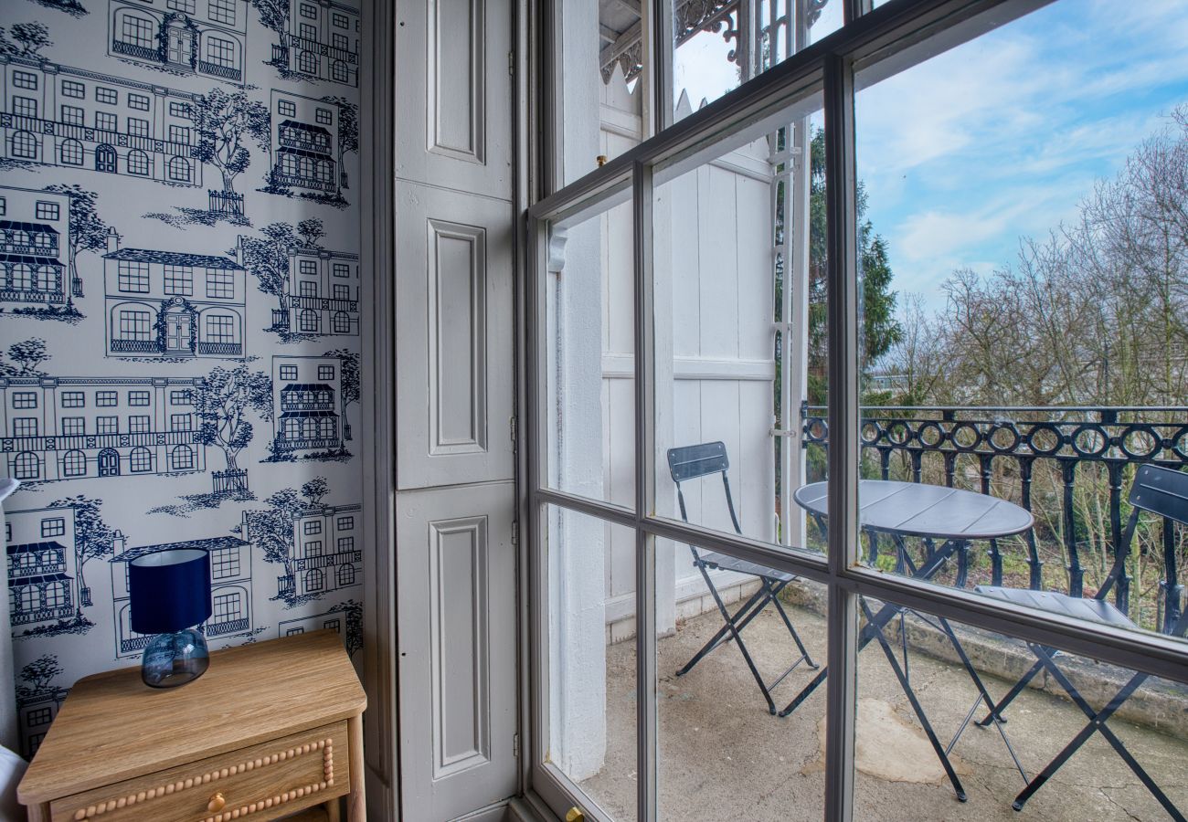 Apartment in Cheltenham - Montpellier 1 Bedroom Apartment, Cheltenham  by mySTAYINN