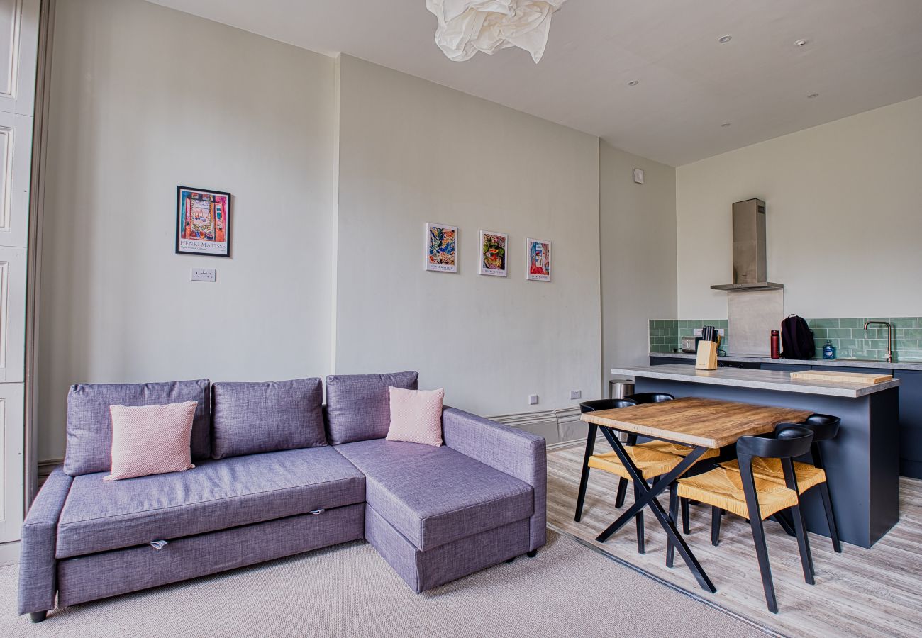 Apartment in Cheltenham - Montpellier 1 Bedroom Apartment, Cheltenham  by mySTAYINN