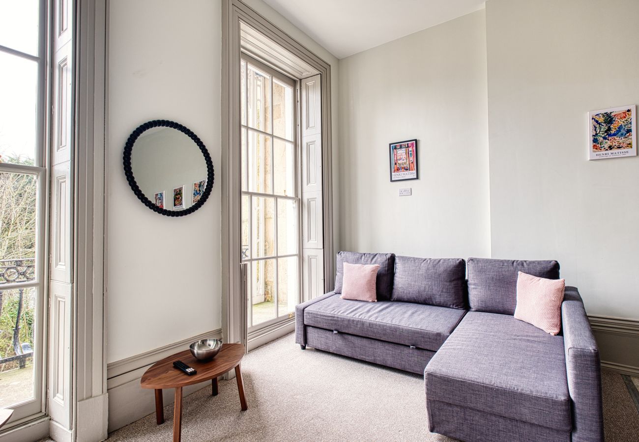 Apartment in Cheltenham - Montpellier 1 Bedroom Apartment, Cheltenham  by mySTAYINN