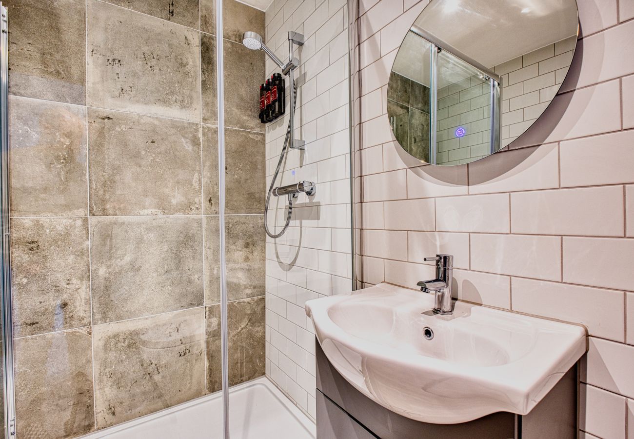 Apartment in Cheltenham - Prestbury 1 Bedroom Apartment, Cheltenham by mySTAYINN