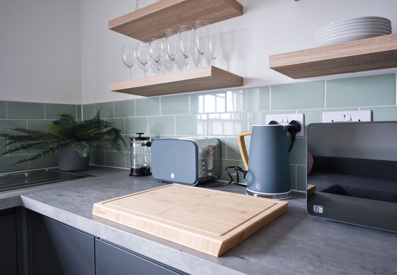 Apartment in Cheltenham - Shergar 1 Bedroom Apartment, Cheltenham by mySTAYINN