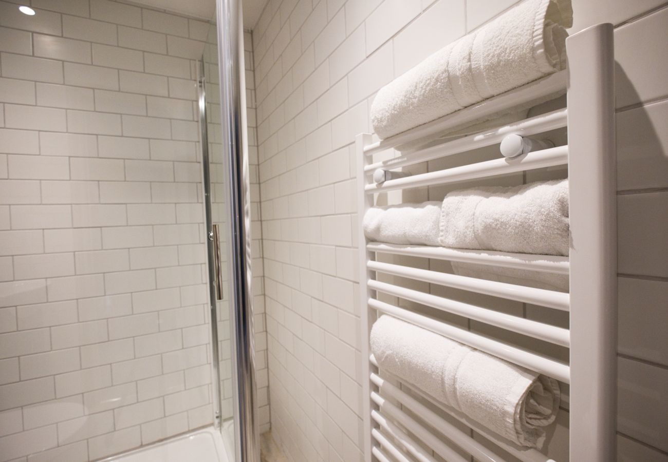 Apartment in Cheltenham - Shergar 1 Bedroom Apartment, Cheltenham by mySTAYINN