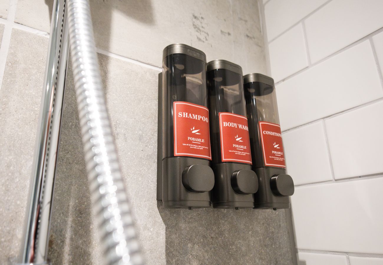 Apartment in Cheltenham - Shergar 1 Bedroom Apartment, Cheltenham by mySTAYINN