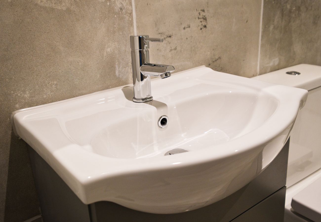 Apartment in Cheltenham - Shergar 1 Bedroom Apartment, Cheltenham by mySTAYINN