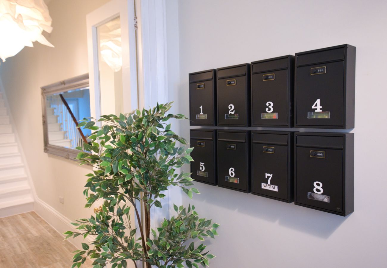 Apartment in Cheltenham - Shergar 1 Bedroom Apartment, Cheltenham by mySTAYINN