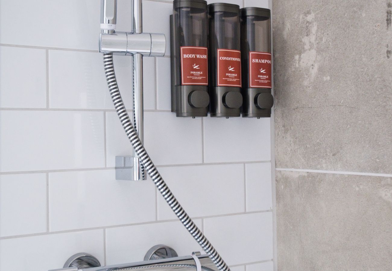 Cottage in Cheltenham - Ivy Cottage, 1 Bedroom, Cheltenham City Centre by mySTAYINN