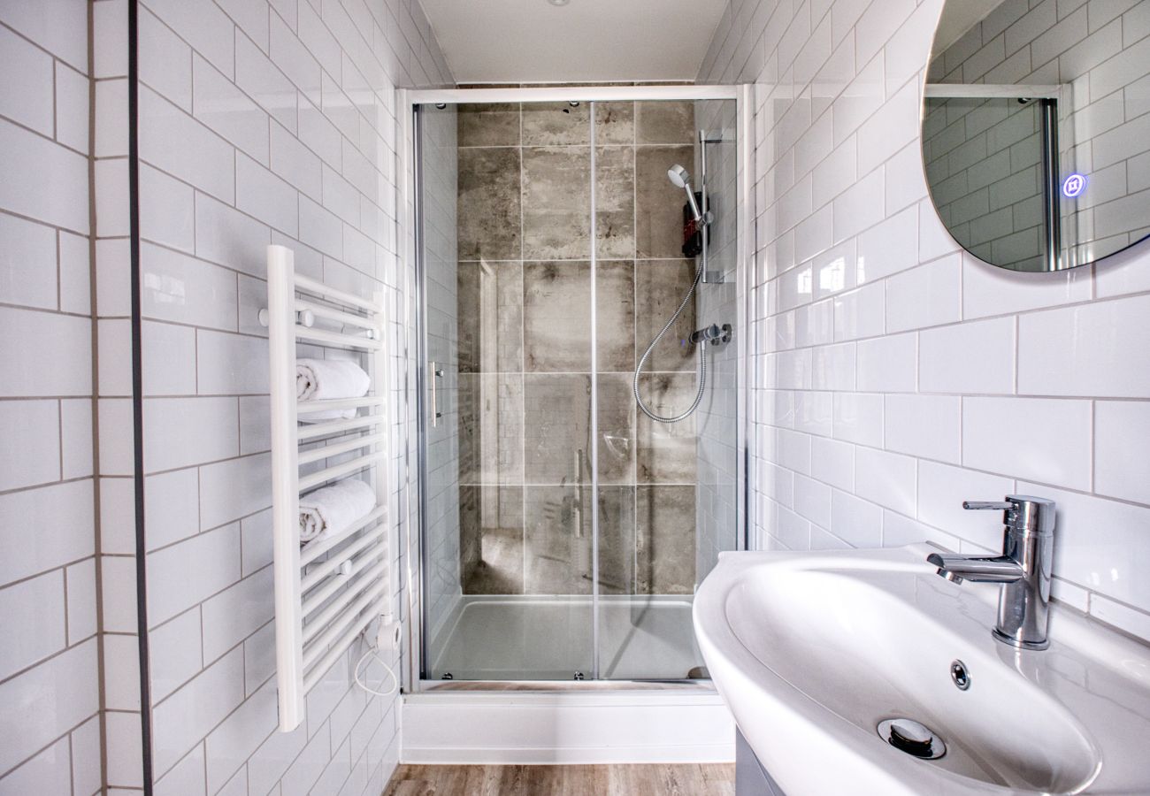 Cottage in Cheltenham - Ivy Cottage, 1 Bedroom, Cheltenham City Centre by mySTAYINN