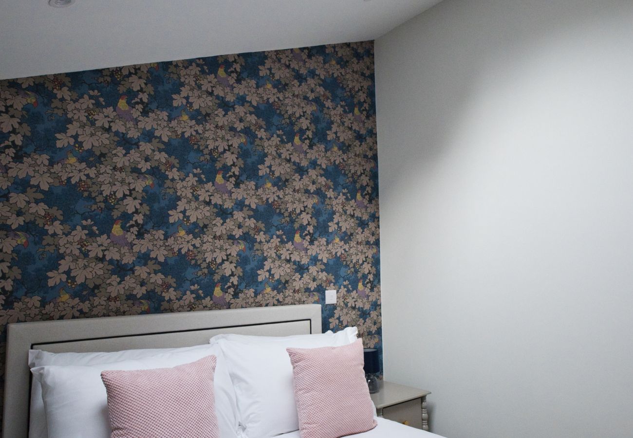 Cottage in Cheltenham - Ivy Cottage, 1 Bedroom, Cheltenham City Centre by mySTAYINN