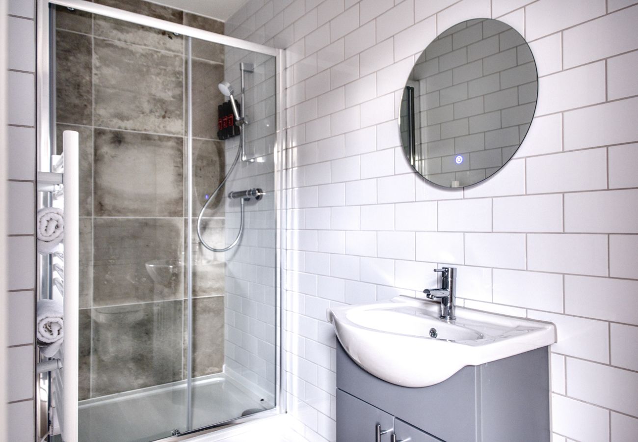 Cottage in Cheltenham - Ivy Cottage, 1 Bedroom, Cheltenham City Centre by mySTAYINN