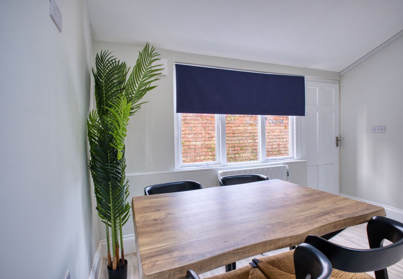 Cottage in Cheltenham - Ivy Cottage, 1 Bedroom, Cheltenham City Centre by mySTAYINN