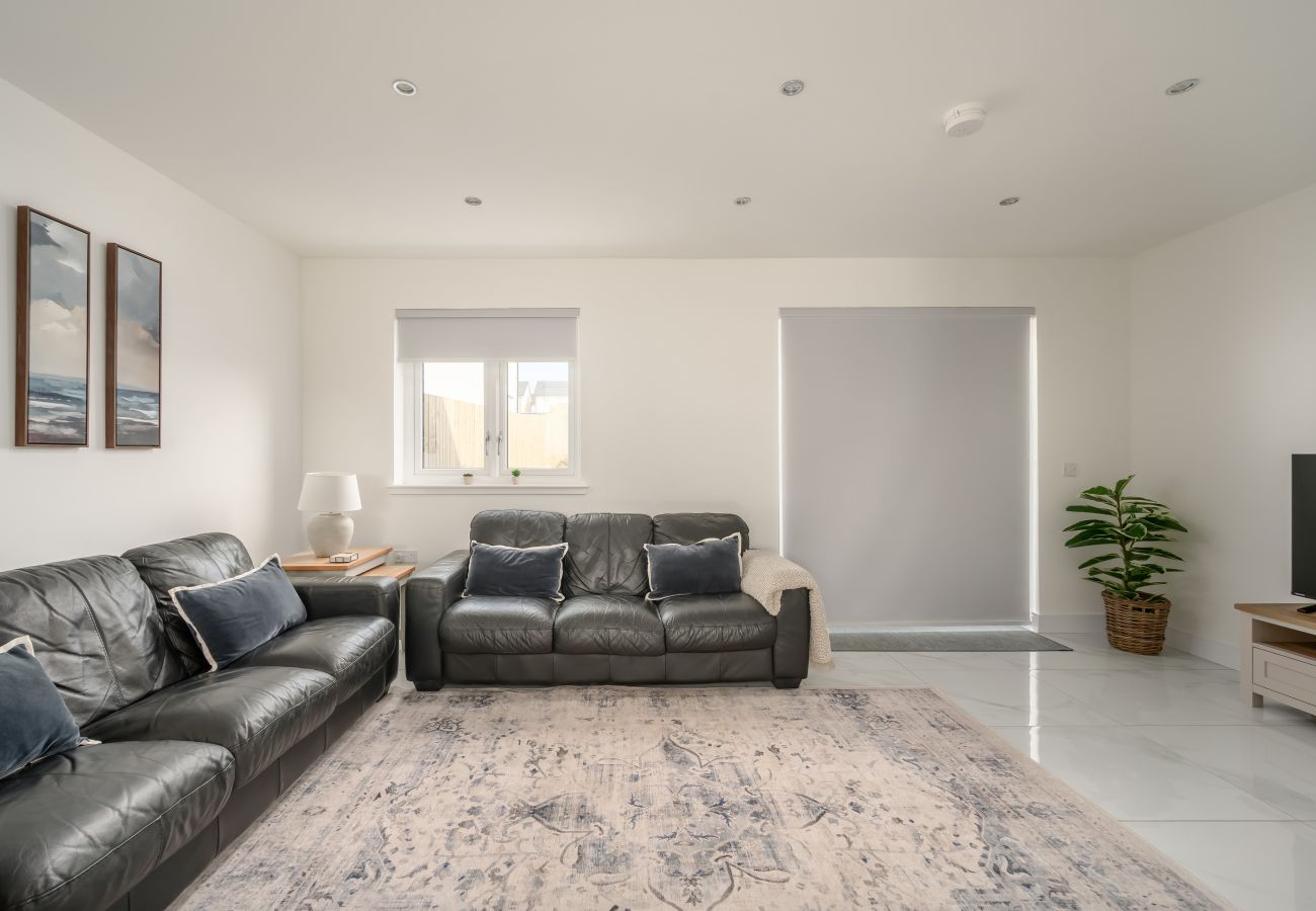 House in Dalkeith - Heather Way Cosy 4 Bedroom House - Mayfield, Dalkeith