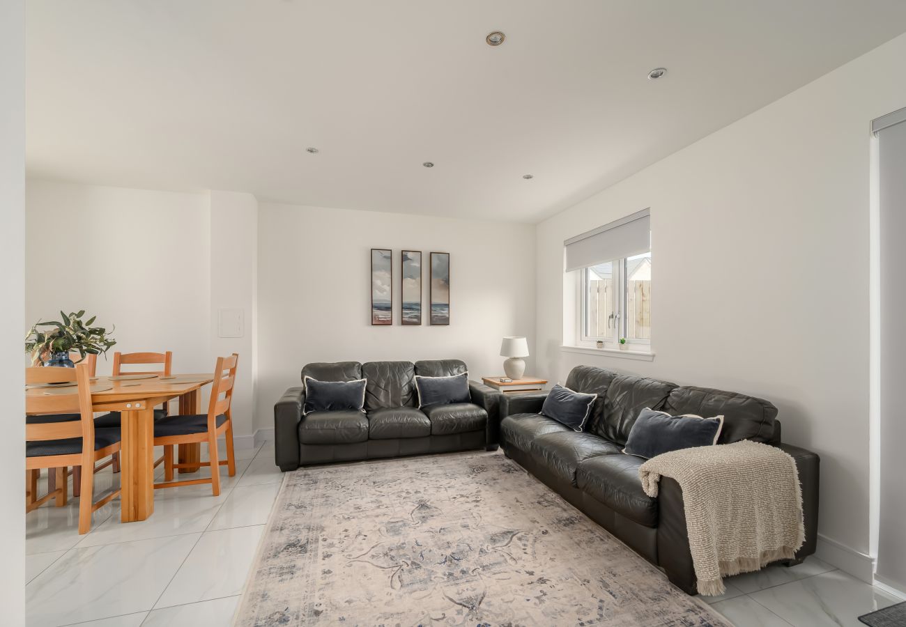 House in Dalkeith - Heather Way Cosy 4 Bedroom House - Mayfield, Dalkeith