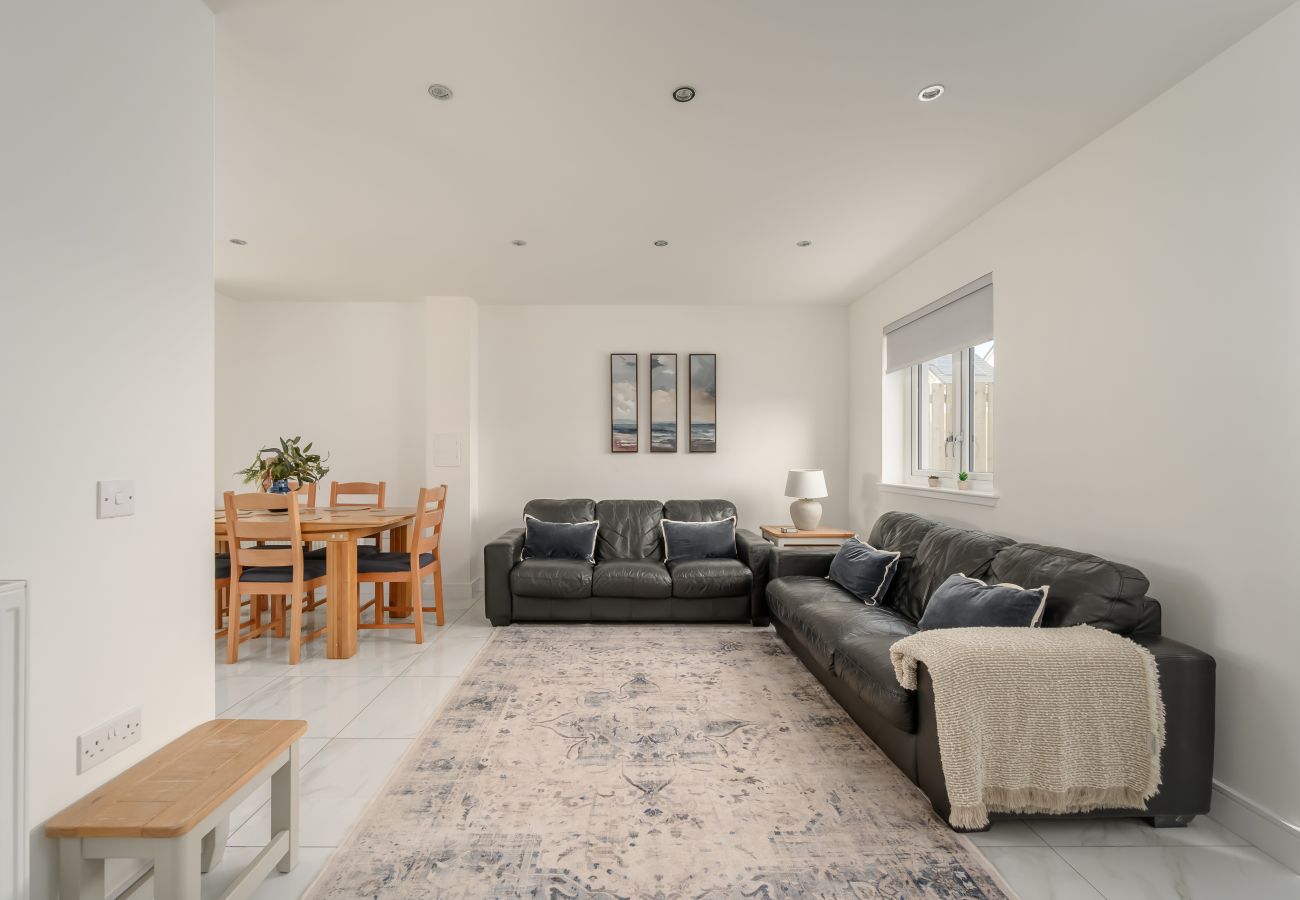 House in Dalkeith - Heather Way Cosy 4 Bedroom House - Mayfield, Dalkeith