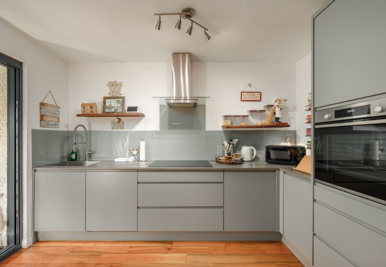 House in Edinburgh - Almond Green 2 Bedroom House - Edinburgh 