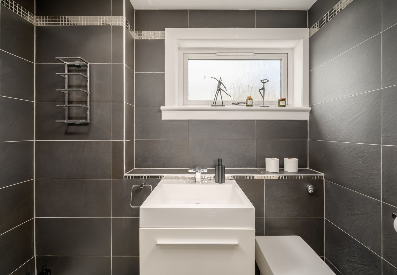 House in Edinburgh - Almond Green 2 Bedroom House - Edinburgh 