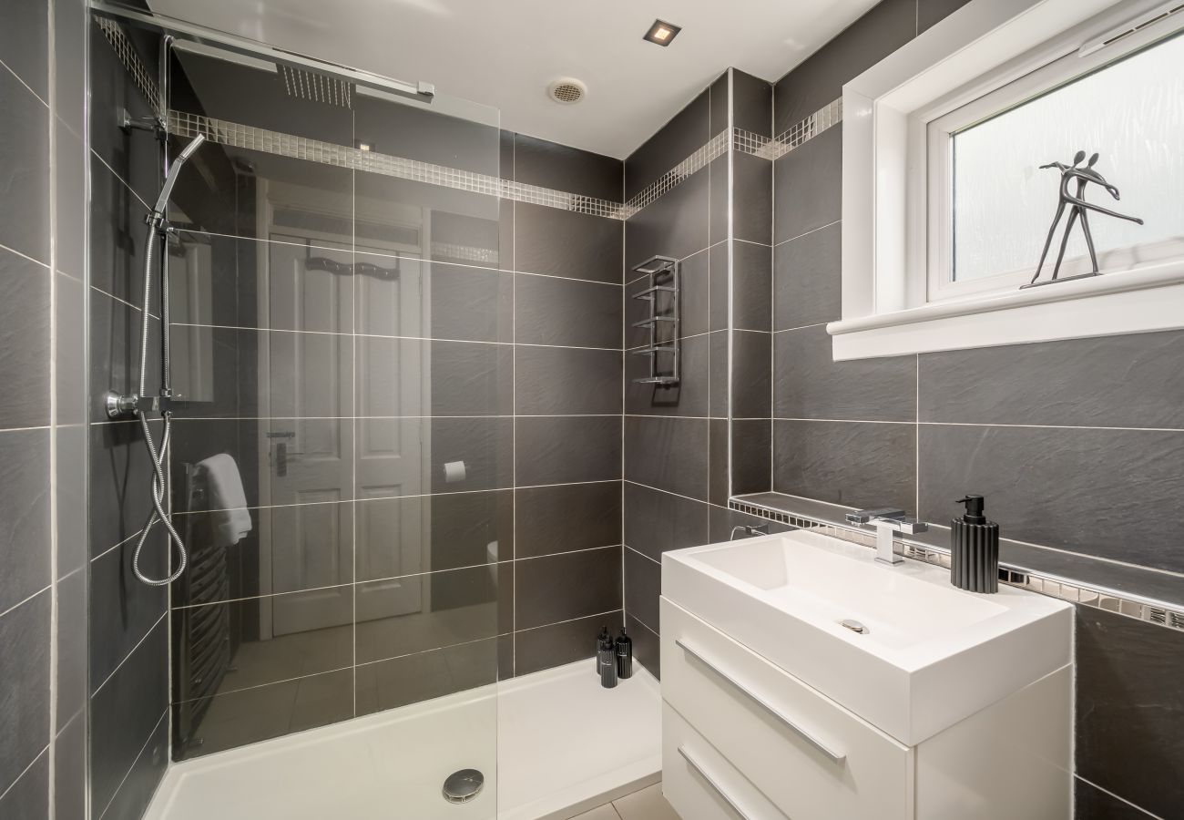 House in Edinburgh - Almond Green 2 Bedroom House - Edinburgh 