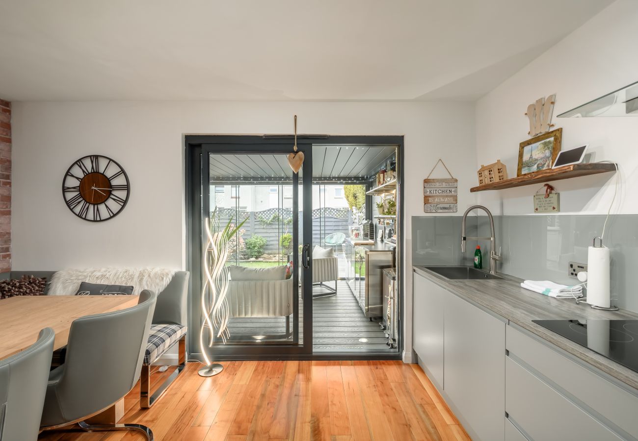 House in Edinburgh - Almond Green 2 Bedroom House - Edinburgh 