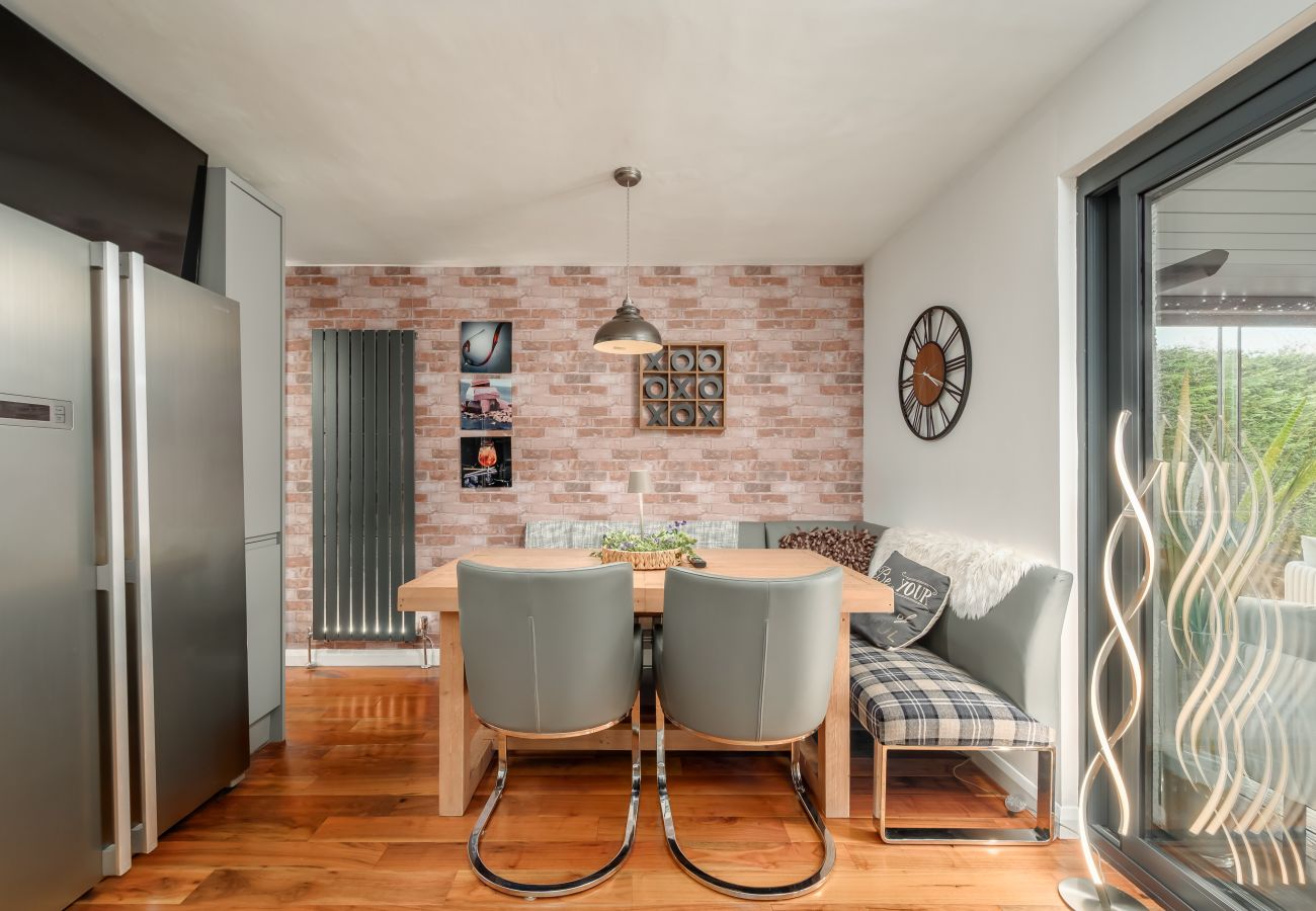 House in Edinburgh - Almond Green 2 Bedroom House - Edinburgh 