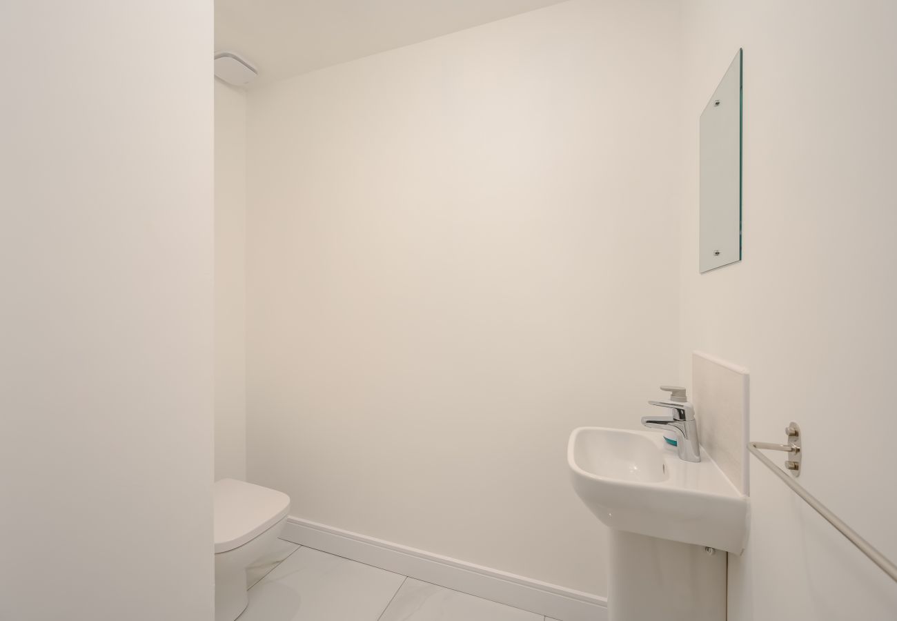 House in Dalkeith - Heather Way Modern 4 Bedroom House - Mayfield, Dalkeith