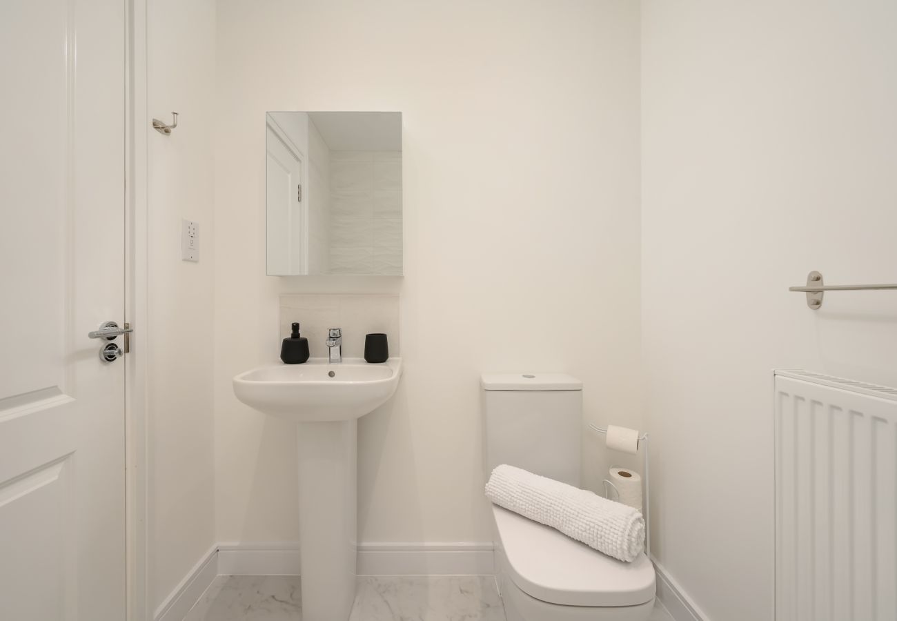 House in Dalkeith - Heather Way Modern 4 Bedroom House - Mayfield, Dalkeith
