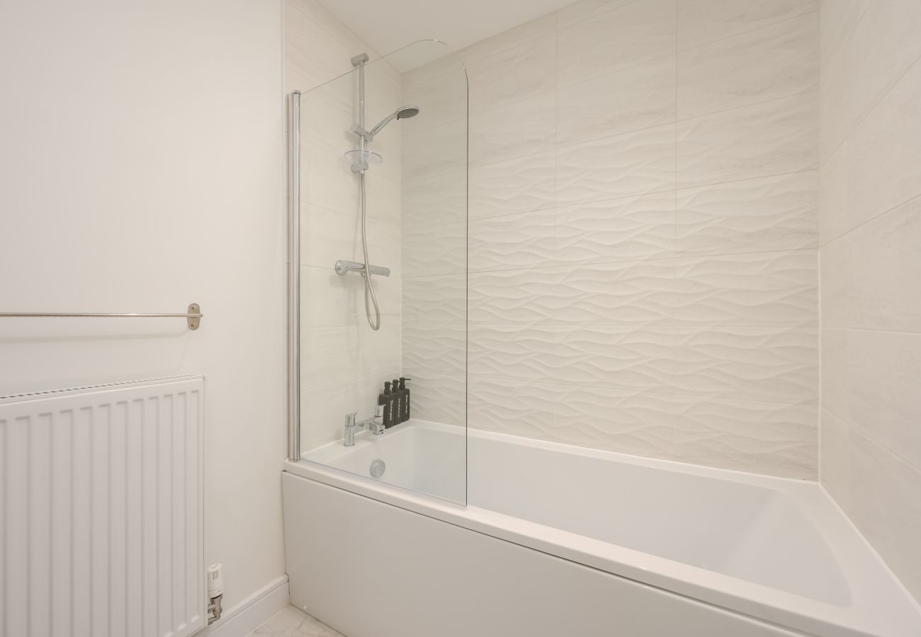 House in Dalkeith - Heather Way Modern 4 Bedroom House - Mayfield, Dalkeith