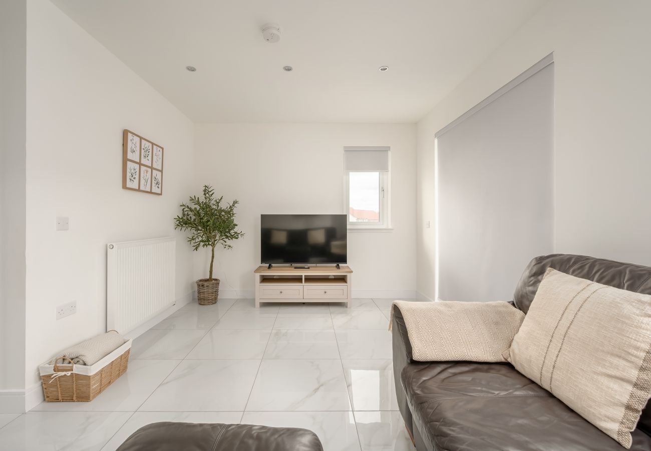 House in Dalkeith - Heather Way Modern 4 Bedroom House - Mayfield, Dalkeith