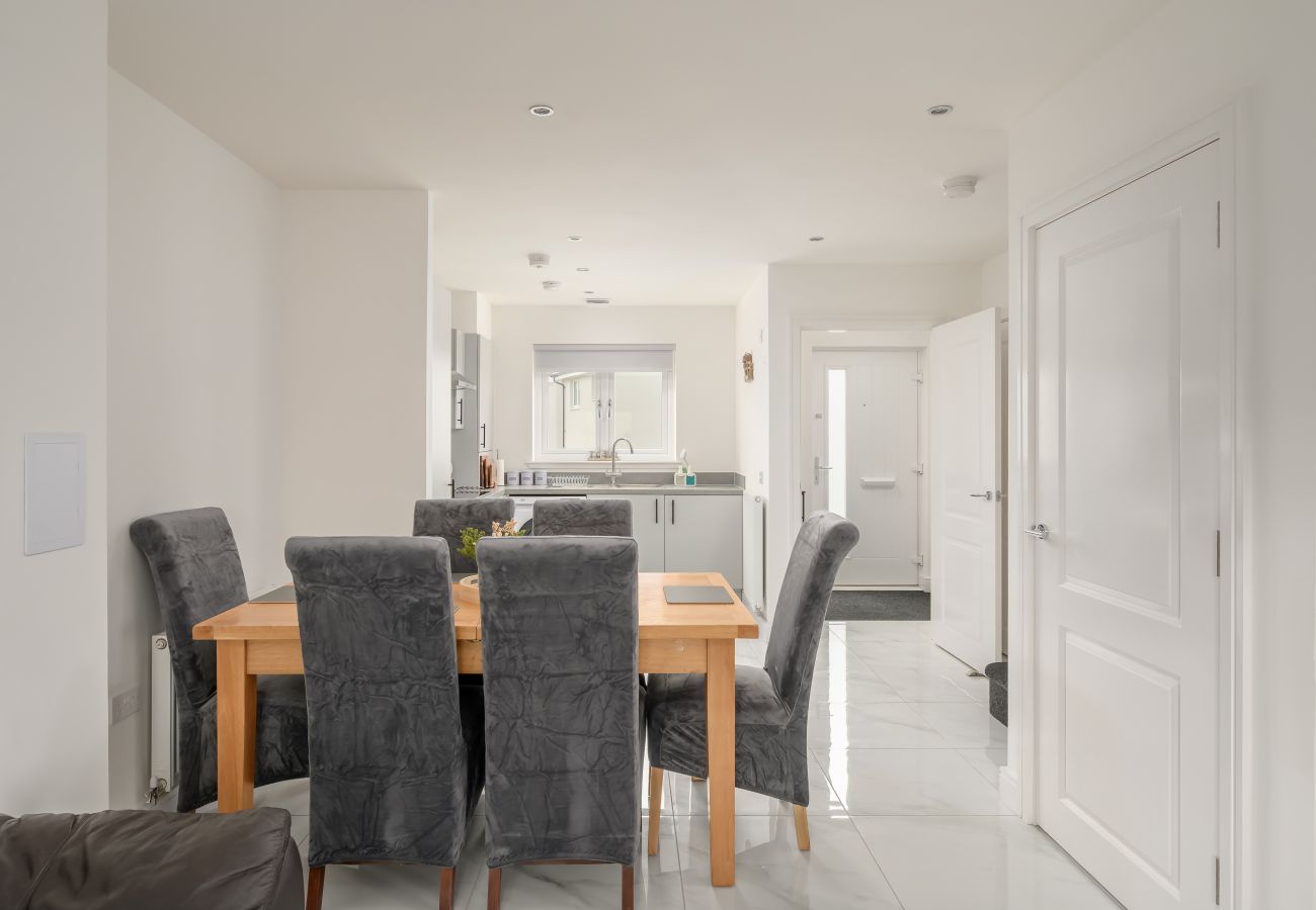 House in Dalkeith - Heather Way Modern 4 Bedroom House - Mayfield, Dalkeith