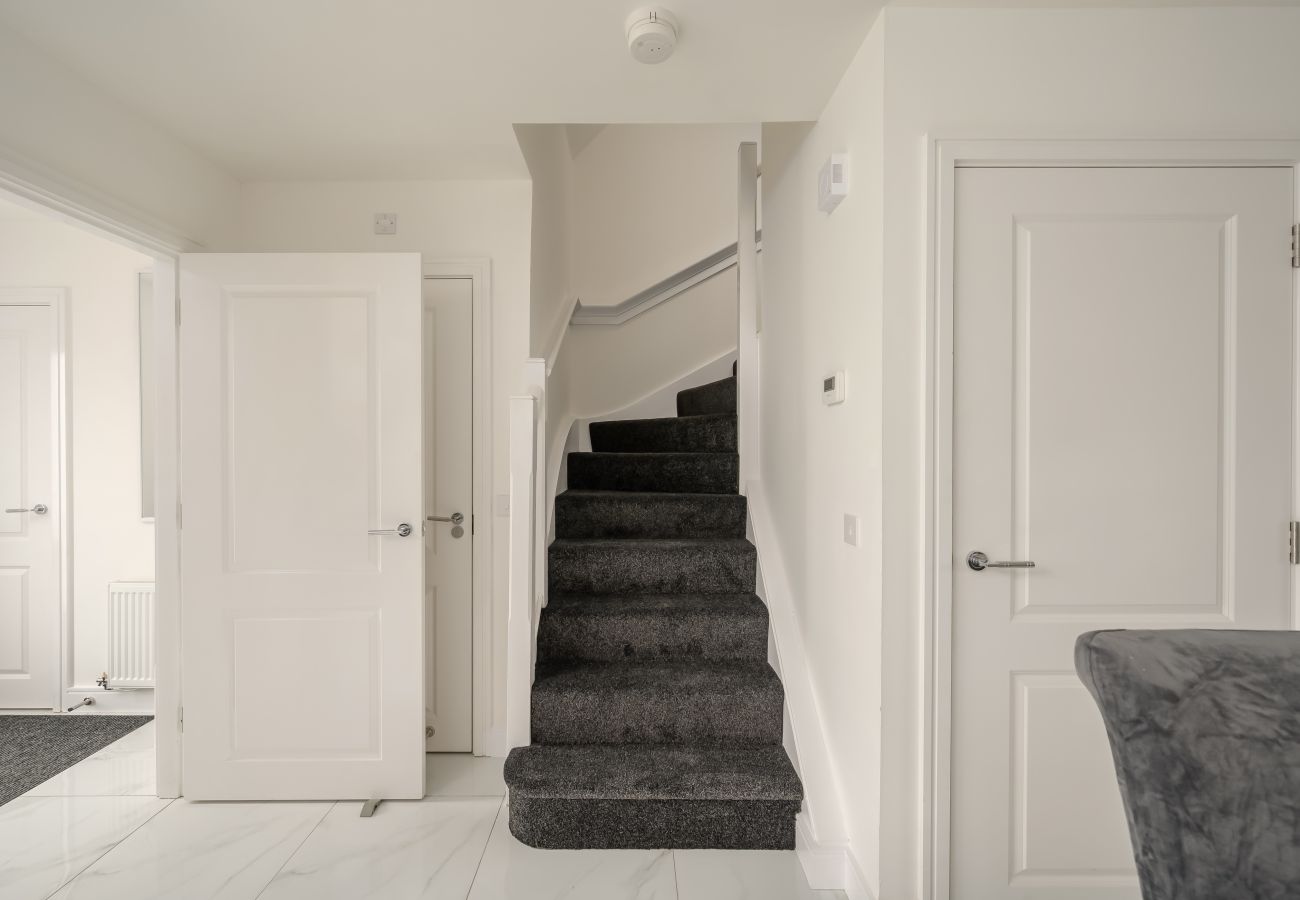 House in Dalkeith - Heather Way Modern 4 Bedroom House - Mayfield, Dalkeith