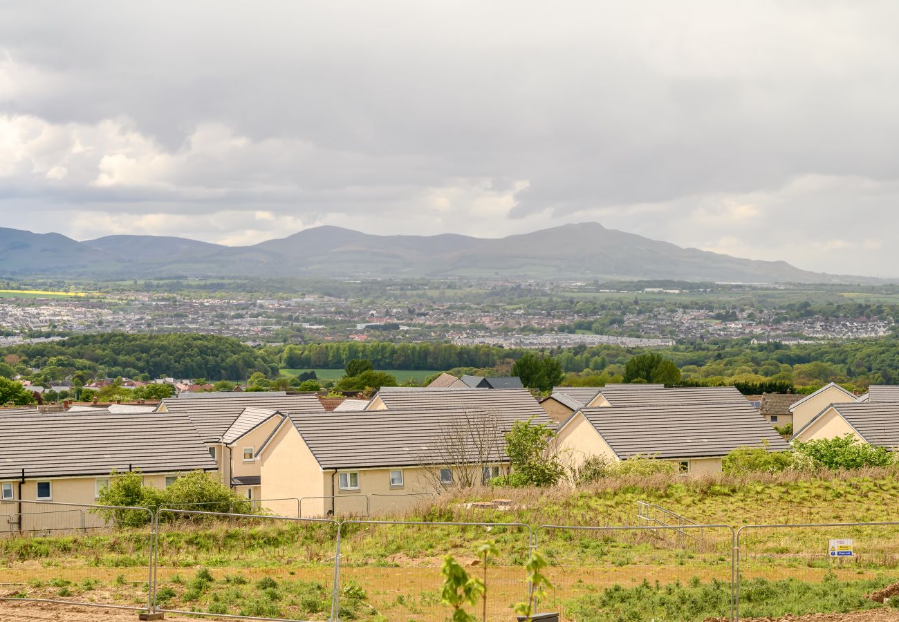 House in Dalkeith - Heather Way Modern 4 Bedroom House - Mayfield, Dalkeith