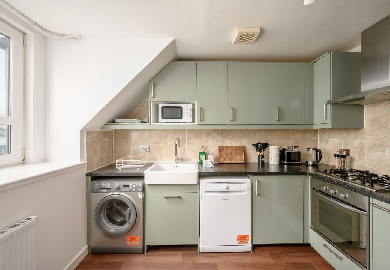 Rent by room in Edinburgh - Pentland Hills Views - Cosy Room in Shared Accommodation - Edinburgh 