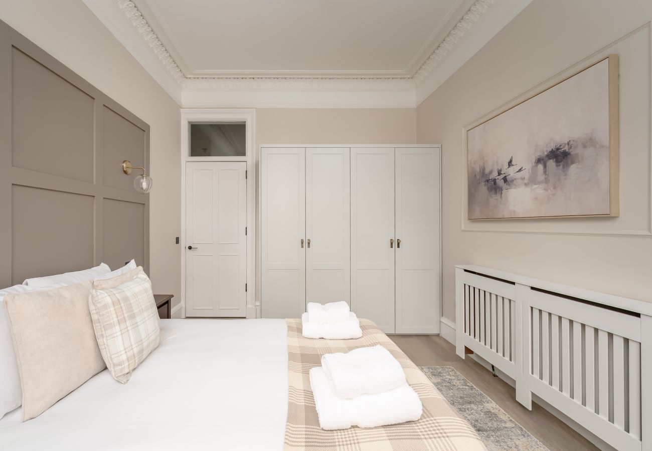 Apartment in Edinburgh - Dean Park 2 Bedroom Apartment - Edinburgh
